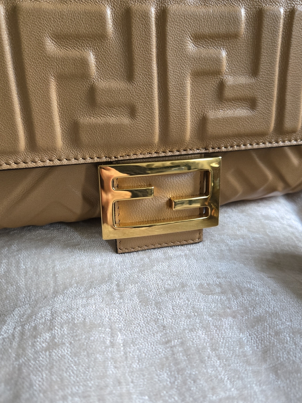 Fendi Nappa FF 1974 Embossed Baguette Zucca Miele Scuro - Picture 2 of 16